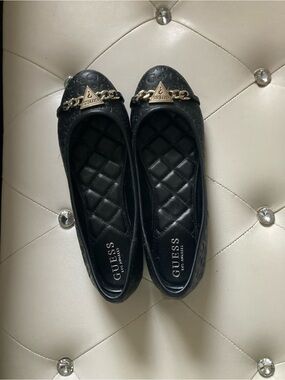 GUESS Black Quilted Ballet Flats with Silver Chain and Logo Plaque
